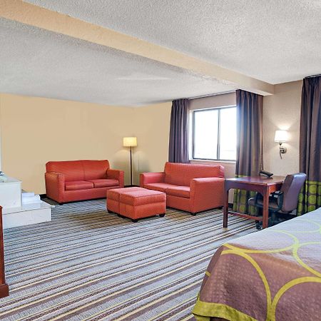 ซูเปอร์ 8 บาย วินด์แฮม โรสวิลล์/ดีทรอยต์ แอเรีย Hotel ภายนอก รูปภาพ