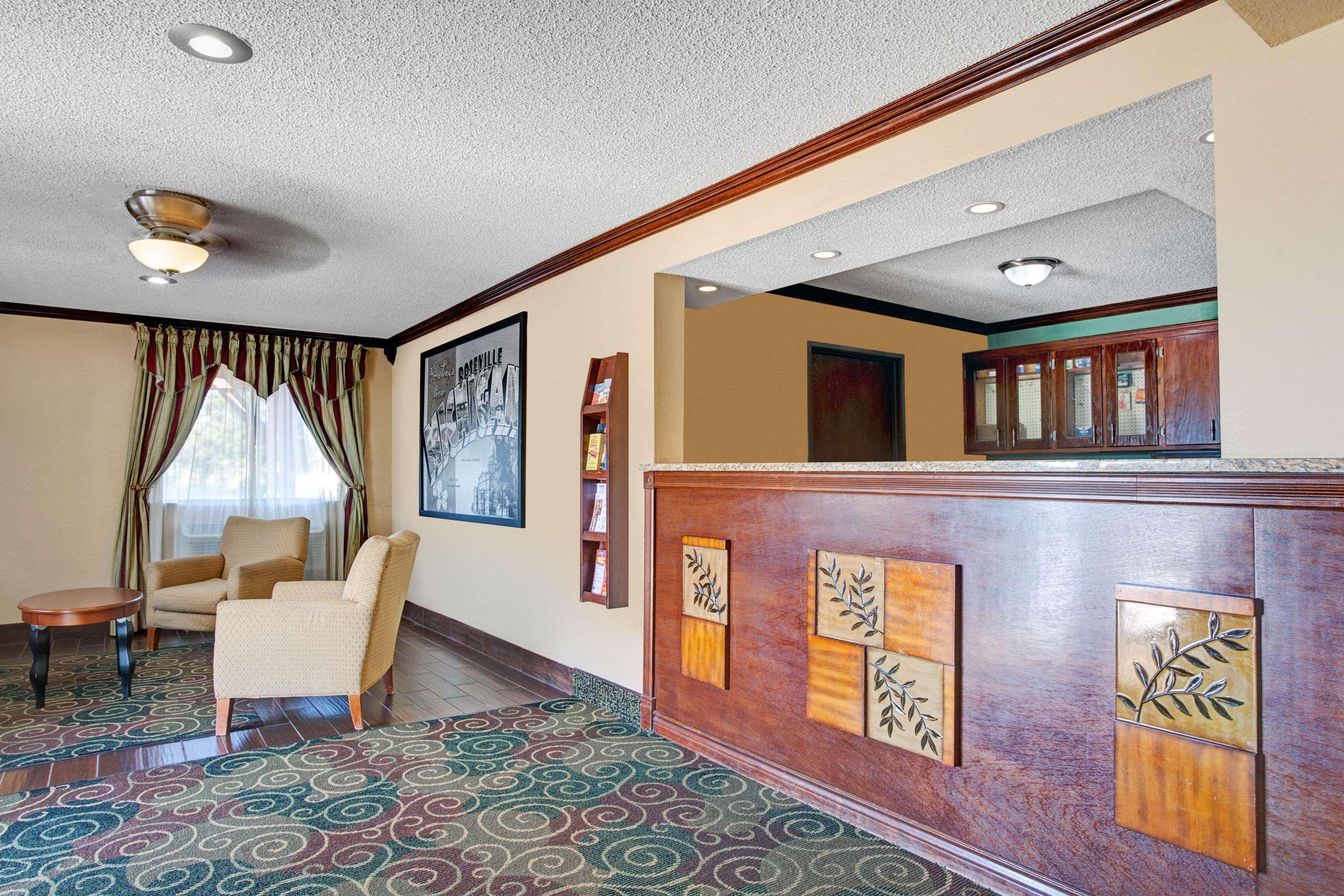 ซูเปอร์ 8 บาย วินด์แฮม โรสวิลล์/ดีทรอยต์ แอเรีย Hotel ภายนอก รูปภาพ