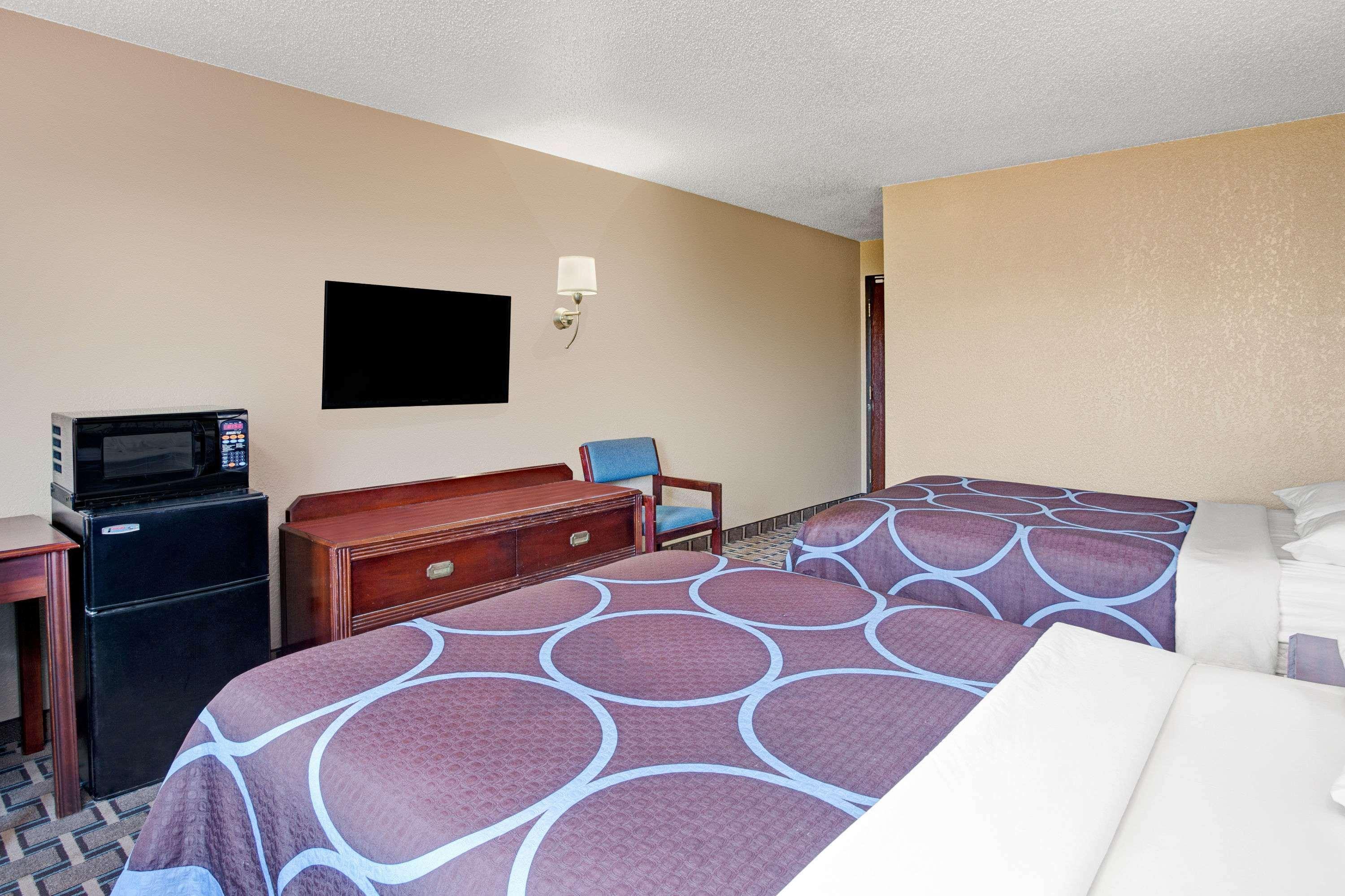 ซูเปอร์ 8 บาย วินด์แฮม โรสวิลล์/ดีทรอยต์ แอเรีย Hotel ภายนอก รูปภาพ